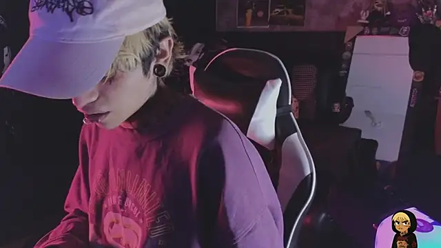 Snapshot of AcidMilo chatting on 05/15/26, 05:36 AcidMilo online show from 05/15/26, 05:36