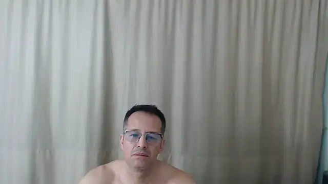 Snapshot of Daddyhot_Alejo chatting on 05/28/26, 04:26 Daddyhot Alejo online show from 05/28/26, 04:26