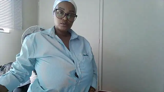 Snapshot of Charlie-Crawford chatting on 05/11/26, 09:15 Charlie-Crawford online show from 05/11/26, 09:15