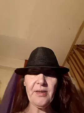 Snapshot of dominatrixredsonyja chatting on 01/18/25, 08:19 dominatrixredsonyja online show from 01/18/25, 08:19