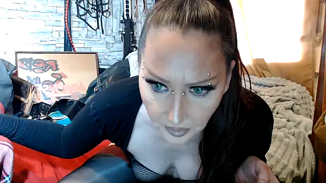 Snapshot of dominatrixredsonyja chatting on 06/07/26, 03:43 dominatrixredsonyja online show from 06/07/26, 03:43