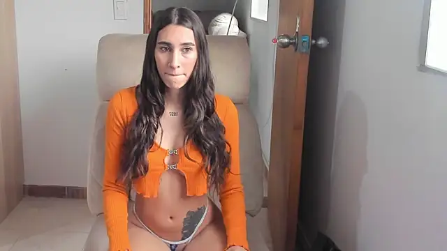 Snapshot of ZoeStewart chatting on 03/04/25, 08:38 ZoeStewart online show from 03/04/25, 08:38