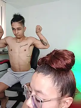 Snapshot of sophieandmarkls chatting on 02/11/26, 08:47 sophieandmarkls online show from 02/11/26, 08:47