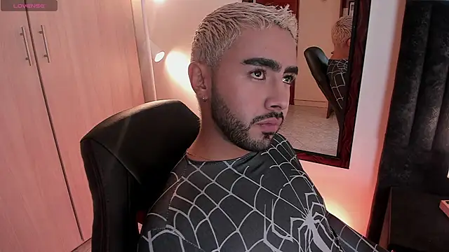 ItsMeEros online show from 09/14/25, 09:47