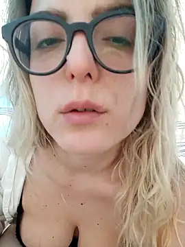 dolcehelena993 online show from 04/09/26, 12:54