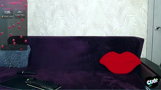 Snapshot of Millanorze chatting on 10/03/25, 10:29 Millanorze online show from 10/03/25, 10:29