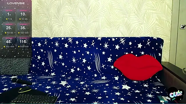 Snapshot of Millanorze chatting on 10/19/25, 10:21 Millanorze online show from 10/19/25, 10:21