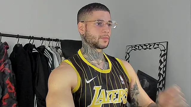  jamesleandros1 online show from 11/15/25, 09:54