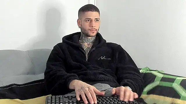  jamesleandros1 online show from 11/28/25, 12:41