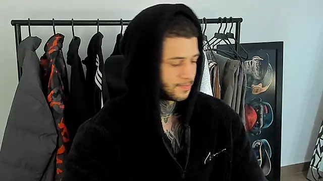  jamesleandros1 online show from 12/03/25, 02:48