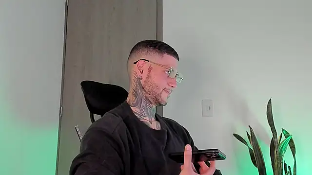  jamesleandros1 online show from 02/28/26, 01:06