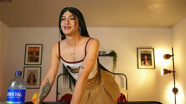 Snapshot of julesbennet chatting on 02/21/25, 01:22 julesbennet online show from 02/21/25, 01:22