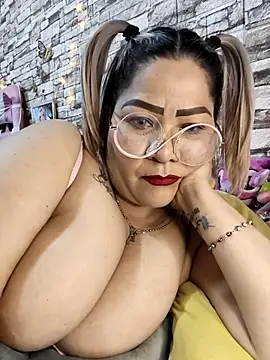 Dalessa Bigtits online show from 04/16/26, 09:04