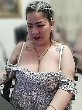 Snapshot of Dalessa_Bigtits chatting on 06/26/26, 03:55 Dalessa Bigtits online show from 06/26/26, 03:55
