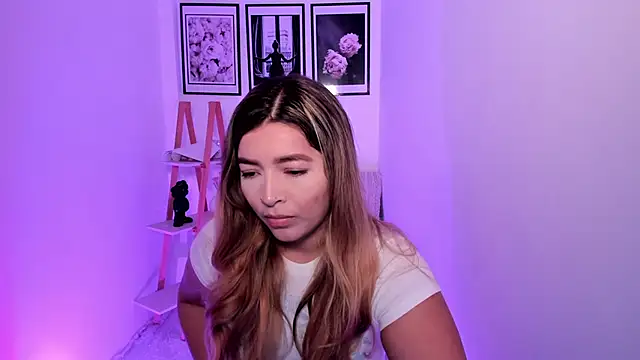 Snapshot of sofihill01 chatting on 10/07/25, 07:22 sofihill01 online show from 10/07/25, 07:22