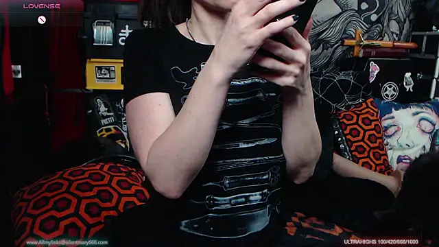 Snapshot of Silentmary chatting on 01/22/25, 04:13 Silentmary online show from 01/22/25, 04:13