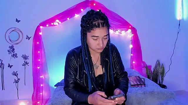 Eva Lee  online show from 01/21/25, 06:00