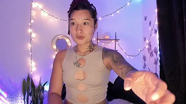 Eva Lee  online show from 02/12/25, 04:23