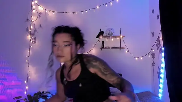 Eva Lee  online show from 03/06/25, 07:25