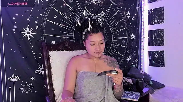 Eva Lee  online show from 09/30/25, 07:35