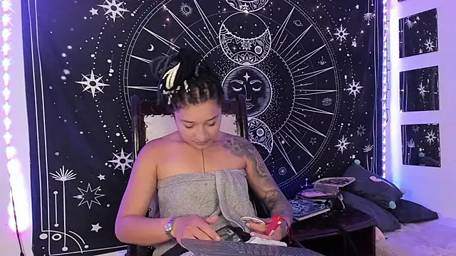 Eva Lee  online show from 10/01/25, 08:31