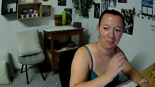 AnyaKreyxh online show from 10/26/25, 12:22