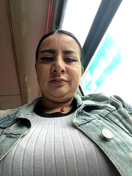 Abril Luv online show from 10/28/25, 12:09