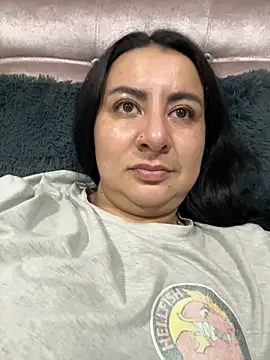 Abril Luv online show from 11/25/25, 01:27