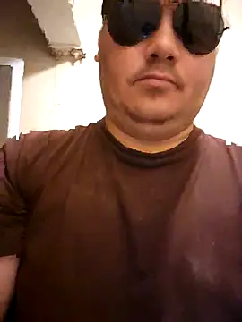 Snapshot of valhallacouple420 chatting on 10/24/25, 10:28 valhallacouple420 online show from 10/24/25, 10:28