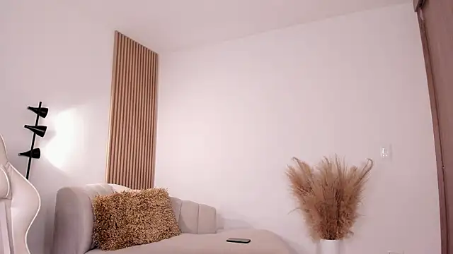 wandathompson  online show from 01/28/25, 05:14