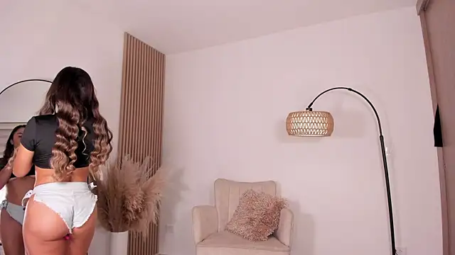 wandathompson  online show from 03/07/25, 11:07