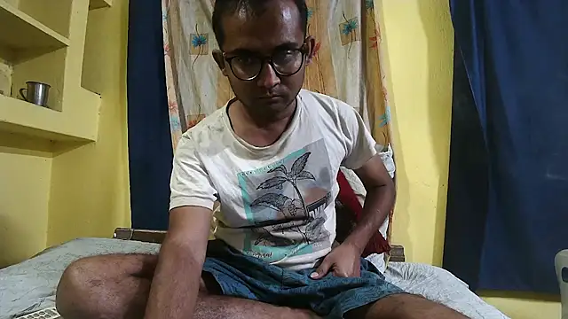 Snapshot of Cute_boy2000 chatting on 12/22/24, 12:16 Cute boy2000 online show from 12/22/24, 12:16