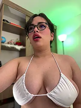 Snapshot of andra_rose chatting on 12/10/24, 10:47 andra rose online show from 12/10/24, 10:47