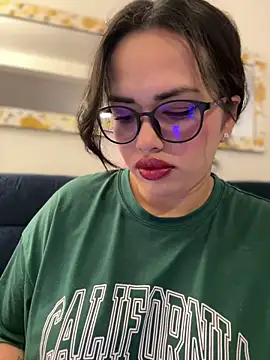 Snapshot of andra_rose chatting on 02/04/25, 11:16 andra rose online show from 02/04/25, 11:16