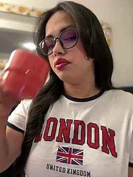 Snapshot of andra_rose chatting on 03/10/25, 11:16 andra rose online show from 03/10/25, 11:16