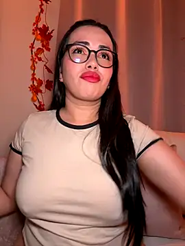 Snapshot of andra_rose chatting on 10/10/25, 01:15 andra rose online show from 10/10/25, 01:15