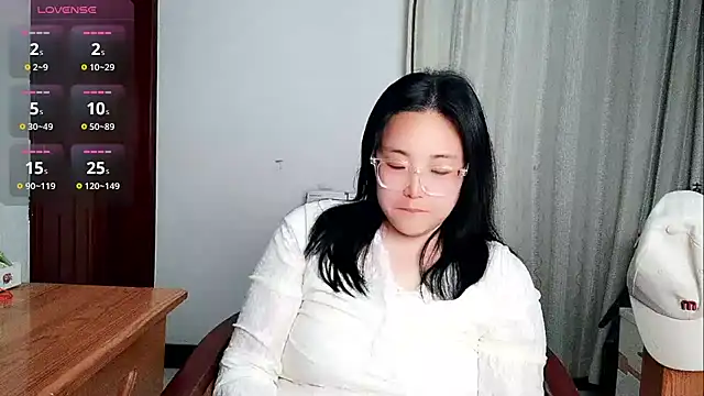 Snapshot of Vivianangn-e chatting on 04/16/26, 12:39 Vivianangn-e online show from 04/16/26, 12:39