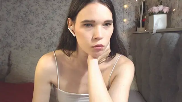 Nicole-Petite online show from 12/06/24, 07:45