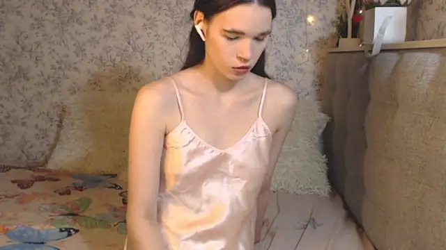 Nicole-Petite online show from 12/15/24, 04:40