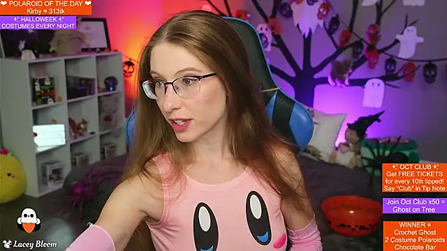 TheLaceyBloom online show from 10/27/25, 01:20