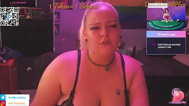 Snapshot of DarkBunnyPlay chatting on 11/13/25, 08:35 DarkBunnyPlay online show from 11/13/25, 08:35