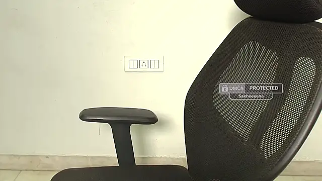 Queen Sakhi online show from 02/17/26, 04:02