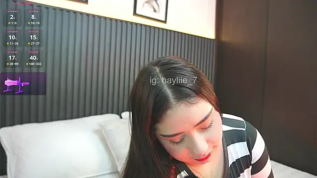 Snapshot of haylie_ chatting on 04/24/26, 04:59 haylie online show from 04/24/26, 04:59