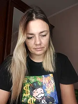 KrissSexi online show from 10/15/25, 04:56