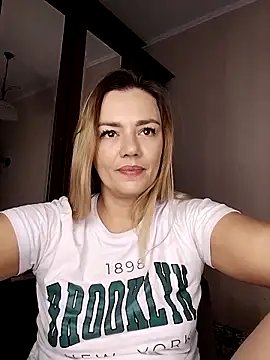 KrissSexi online show from 10/24/25, 04:42