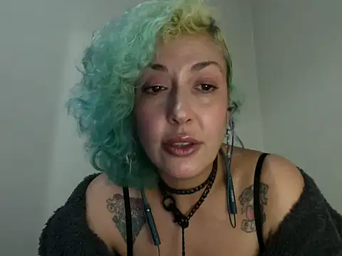 Snapshot of MariLouM chatting on 05/17/26, 06:26 MariLouM online show from 05/17/26, 06:26