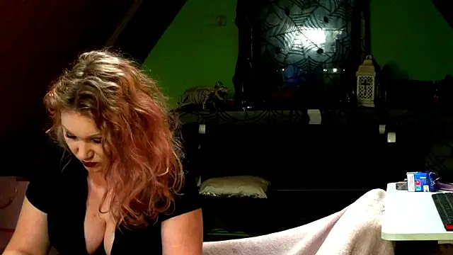 Snapshot of xNaughtyNatali chatting on 03/17/25, 12:30 xNaughtyNatali online show from 03/17/25, 12:30