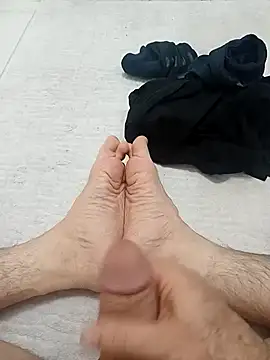 Snapshot of Hardapple01 chatting on 12/01/24, 07:58 Hardapple01 online show from 12/01/24, 07:58