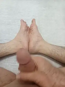 Snapshot of Hardapple01 chatting on 12/05/24, 09:28 Hardapple01 online show from 12/05/24, 09:28