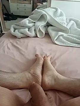 Snapshot of Hardapple01 chatting on 02/02/25, 06:37 Hardapple01 online show from 02/02/25, 06:37